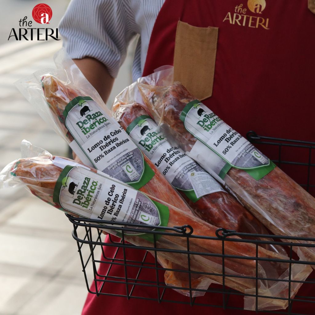 Lomo Iberico Deraza &ndash; phần thịt lưng mềm, v&acirc;n mỡ đan xen, ủ muối thủ c&ocirc;ng, đậm vị tinh tế.