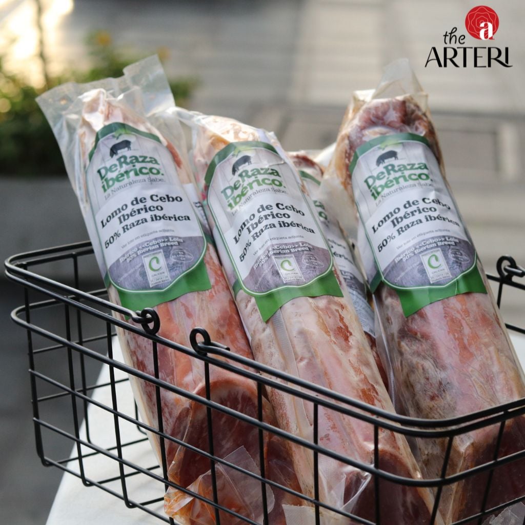Thịt lưng Iberico &ndash; &iacute;t mỡ, ngọt hậu, l&aacute;t n&agrave;o cũng tr&ograve;n vị - mỗi lần cắt l&agrave; một lần h&agrave;i l&ograve;ng.