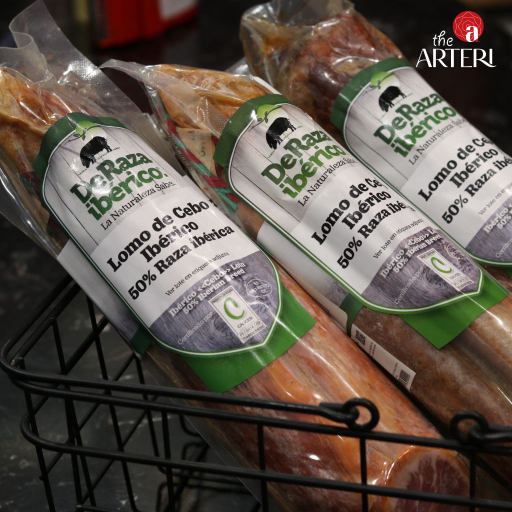 Được sản xuất từ phần thăn lưng của heo đen Iberico - giống heo độc nhất từ T&acirc;y Ban Nha.