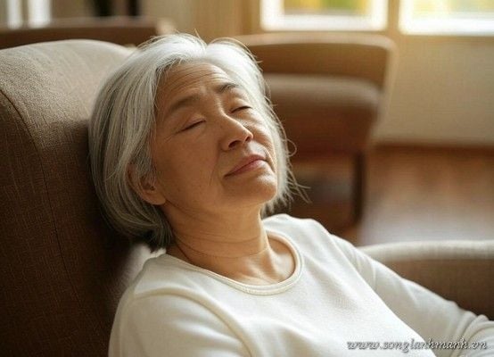 Cách cải thiện giấc ngủ cho người già mắc bệnh mãn tính