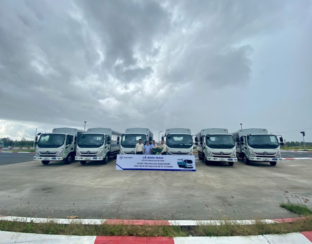 BÀN GIAO LÔ 20 XE FOTON OLLIN S CHO TRUNG TÂM GIÁO DỤC NGHỀ NGHIỆP ĐÀO TẠO & SÁT HẠCH LÁI XE TP. VỊ THANH