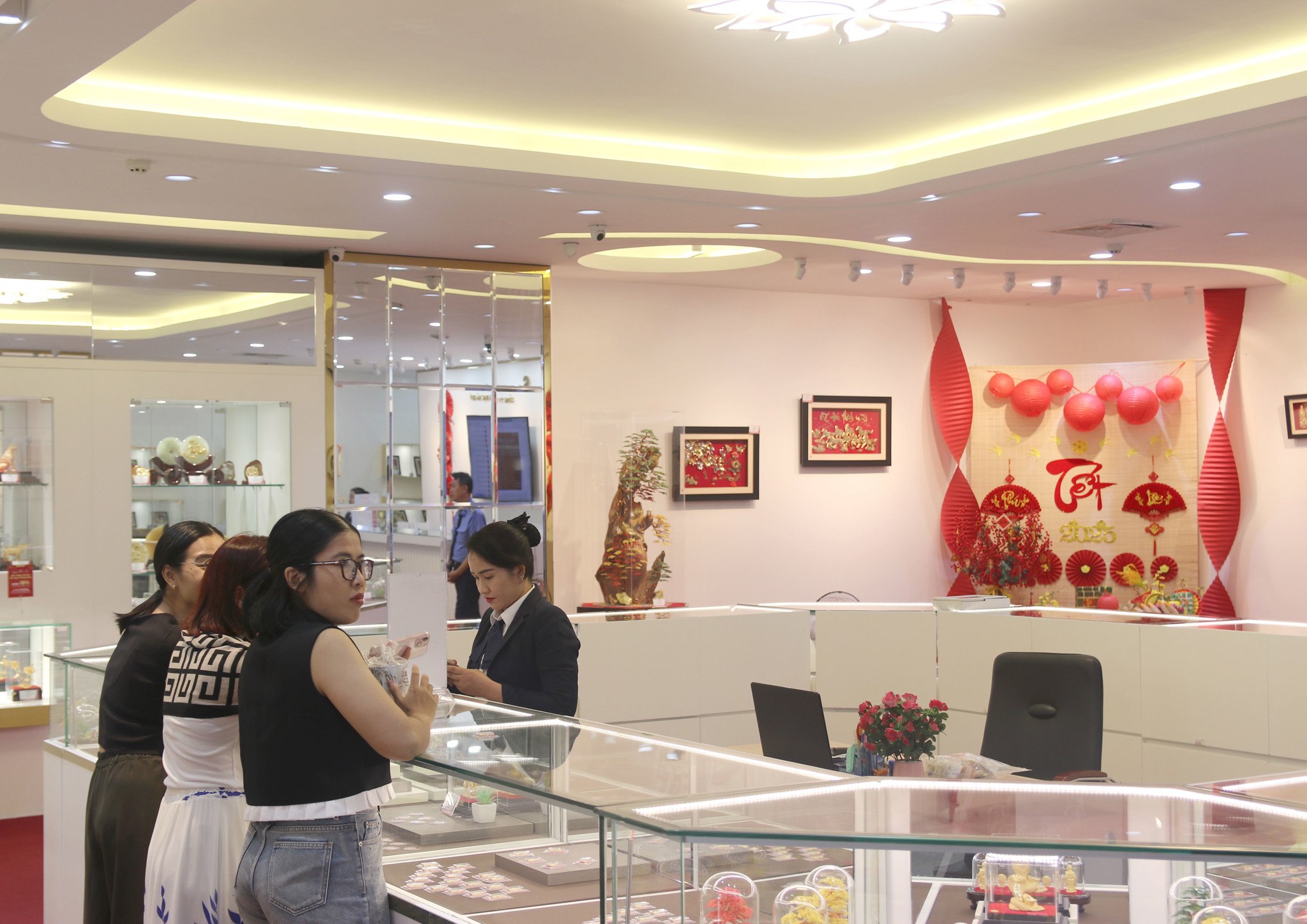 GIÁ VÀNG LIÊN TỤC LẬP ĐỈNH TRƯỚC NGÀY VÍA THẦN TÀI