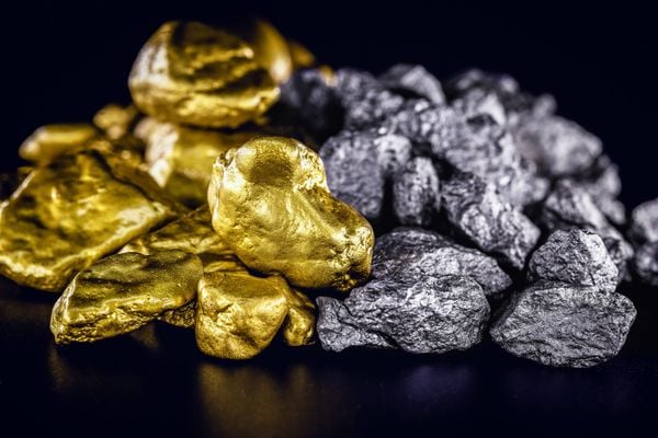 VÀNG QUÁ CAO - NHIỀU NGƯỜI MUA BẠC MIẾNG TÍCH TRỮ