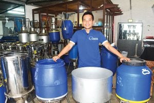 Chàng trai 9X chế tạo thành công máy cho tôm ăn tự động