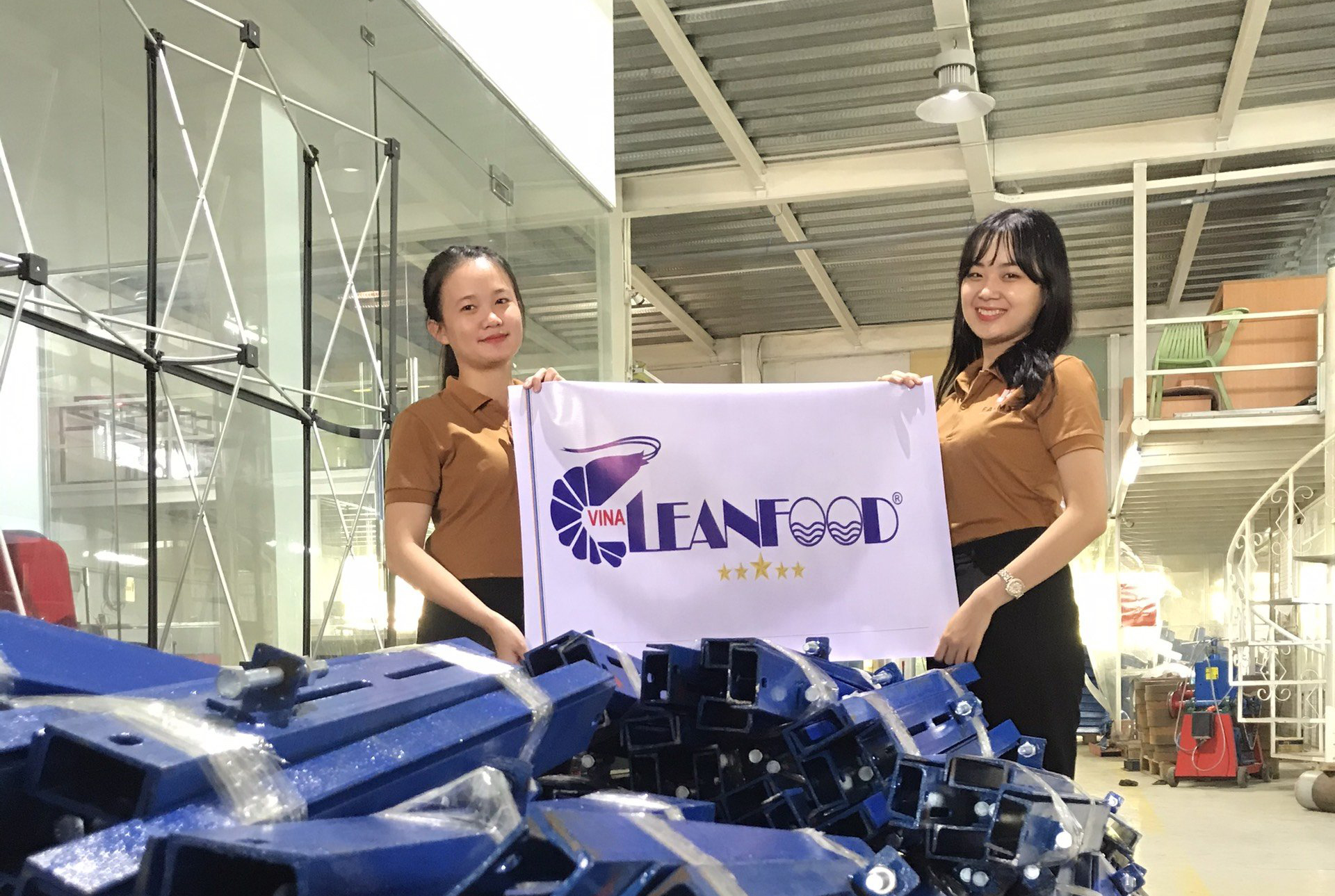 Công ty Cổ phần Thủy sản Sạch Việt Nam phối hợp với FarmX cung cấp nguyên liệu thủy sản cho các đầm nuôi tôm tại Sóc Trăng