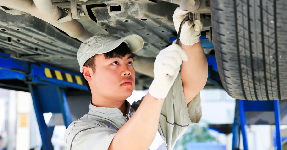 180. 2. Dấu hiệu cho thấy bạn cần sửa chữa khung gầm
