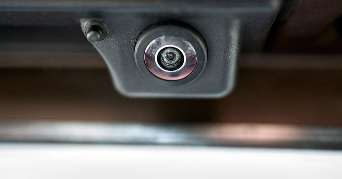 1. 5. Có nên lắp đặt camera lùi cho xe ô tô