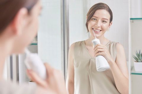 Máy tăm nước: Cách làm sạch kẽ răng an toàn mà bạn có thể tham khảo
