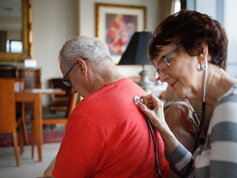 Kiểm tra sức khỏe tại nhà để phòng tránh các bệnh tuổi già