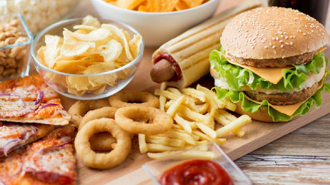 Ăn thực phẩm chế biến sẵn có liên quan đến 32 vấn đề sức khỏe, bao gồm nguy cơ bệnh tim