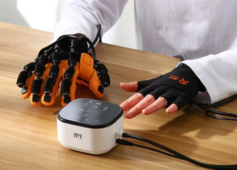 Đột quỵ nguy hiểm như thế nào? Sự cần thiết của găng tay Robot phục hồi chức năng