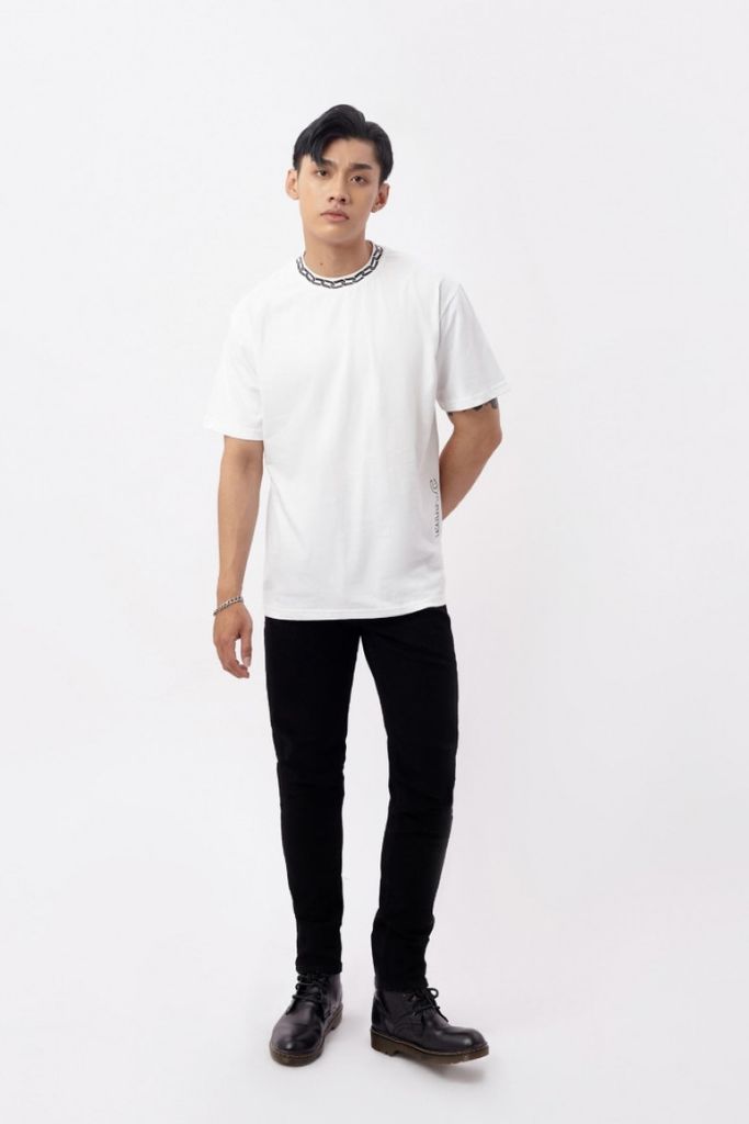 5 Tips phối đồ phong cách với áo phông trắng form rộng cho nam giới