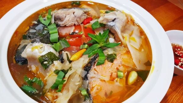 canh chua cá hồi