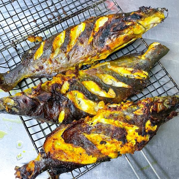cá ngạnh nướng riềng mẻ