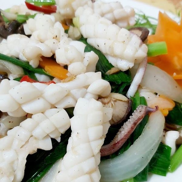 mực xào cần tây