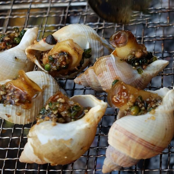 ốc bulot nướng mắm tiêu