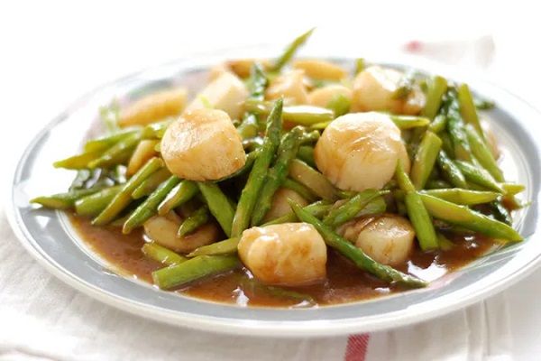 sò điệp xào măng tây