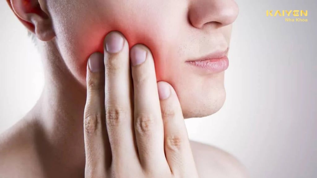 Bọc răng sứ bị đau khi nhai: Nguyên nhân và cách khắc phục