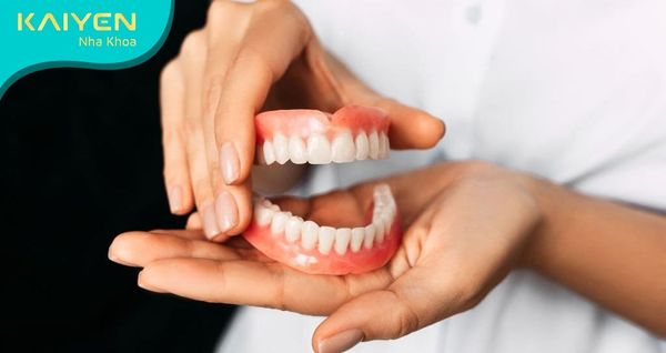 Hướng dẫn cách bảo quản hàm răng giả tăng tuổi thọ sử dụng