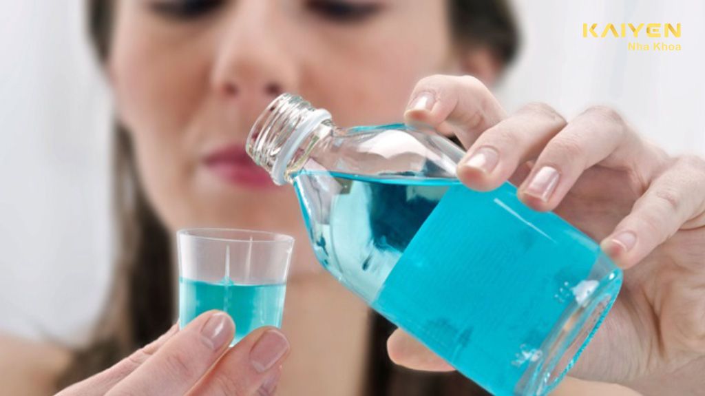 Hướng dẫn cách sử dụng nước súc miệng đúng cách