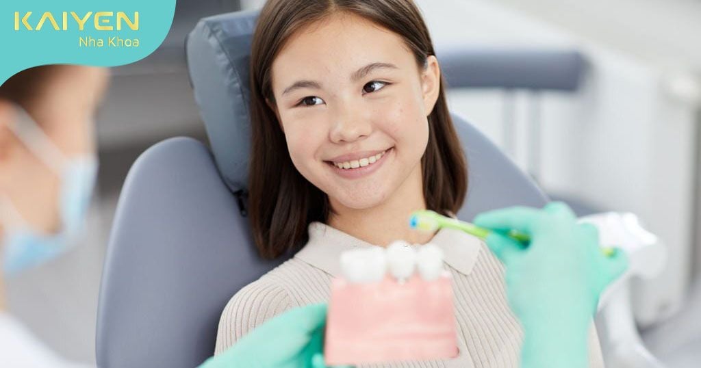 Bác sĩ khuyến cáo trẻ từ 18 tuổi trở lên đủ điều kiện để trồng răng Implant