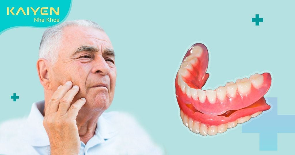 Người già bị mất răng toàn hàm có thể làm răng tháo lắp