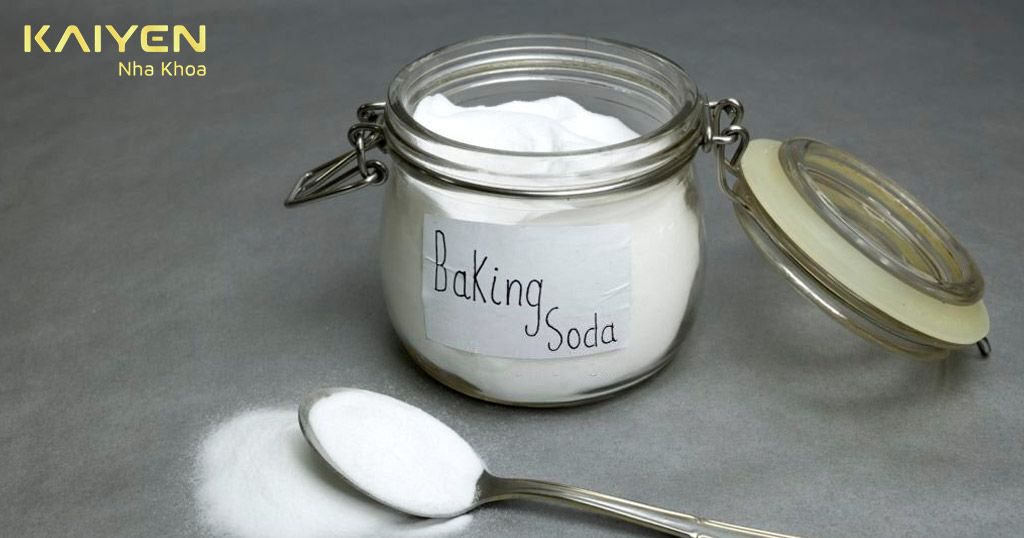 Muối tinh kết hợp với baking soda để làm sạch răng