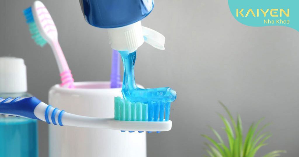 Kem đánh răng chứa nhiều Fluoride có thể làm biến đổi màu sắc răng