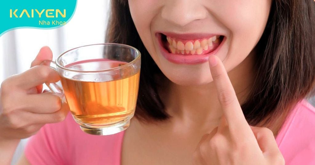 Uống nước chè đặc khiến răng bị ngả màu nhanh chóng