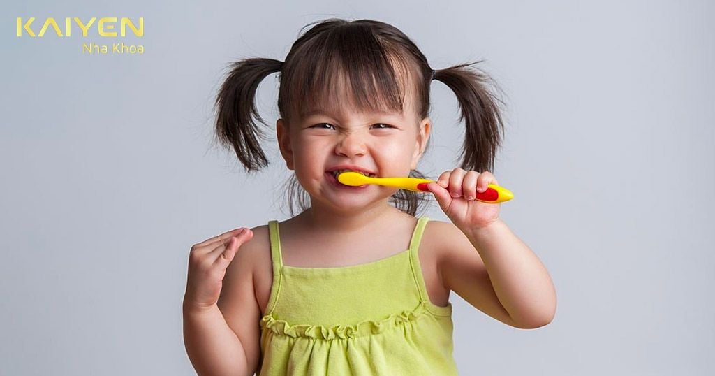 Hướng dẫn trẻ chăm sóc răng miệng đúng cách