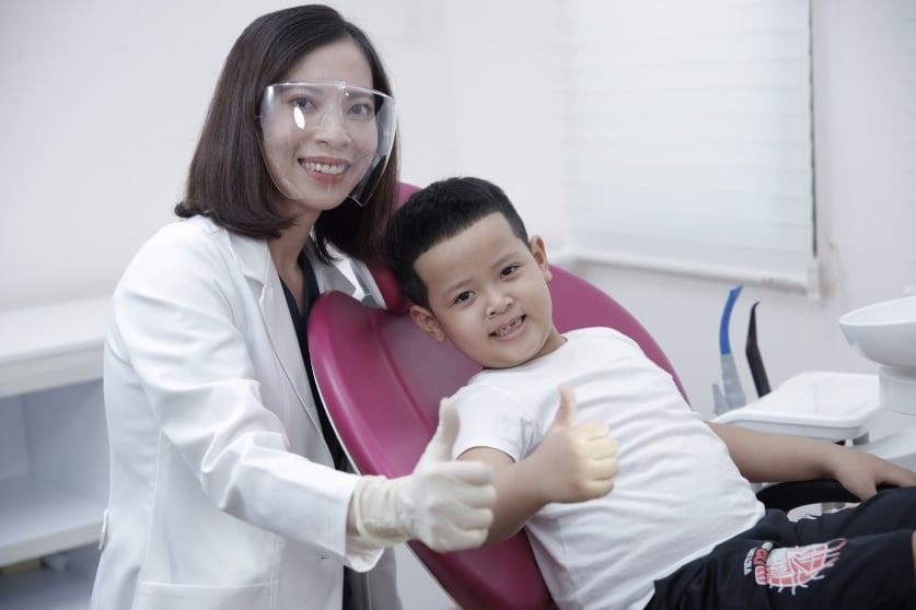 điều trị sâu răng sữa cho trẻ