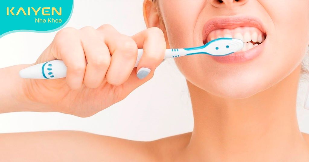 Vệ sinh răng miệng chưa đúng cách có thể gây ra viêm lợi