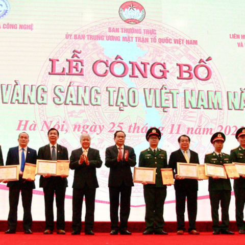 Gốm Đất Việt – Đơn vị duy nhất được vinh danh 3 công trình tiêu biểu trong Sách Vàng Sáng tạo Việt Nam năm 2021