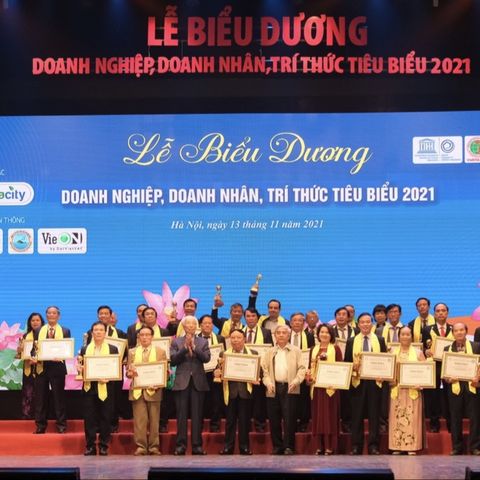 GỐM ĐẤT VIỆT DỰ LỄ BIỂU DƯƠNG DOANH NGHIỆP, DOANH NHÂN, TRÍ THỨC TIÊU BIỂU 2021