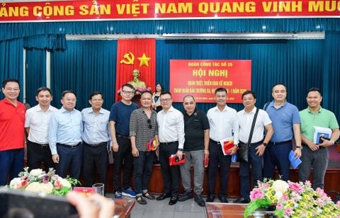 TỔ HỢP GỐM ĐẤT VIỆT CÙNG ĐOÀN CÔNG TÁC SỐ 25 THĂM TRƯỜNG SA, NHÀ GIÀN DK1 NHÂN KỶ NIỆM 100 NĂM NGÀY BÁO CHÍ CÁCH MẠNG VIỆT NAM (21/06/1925-21/06/2025)