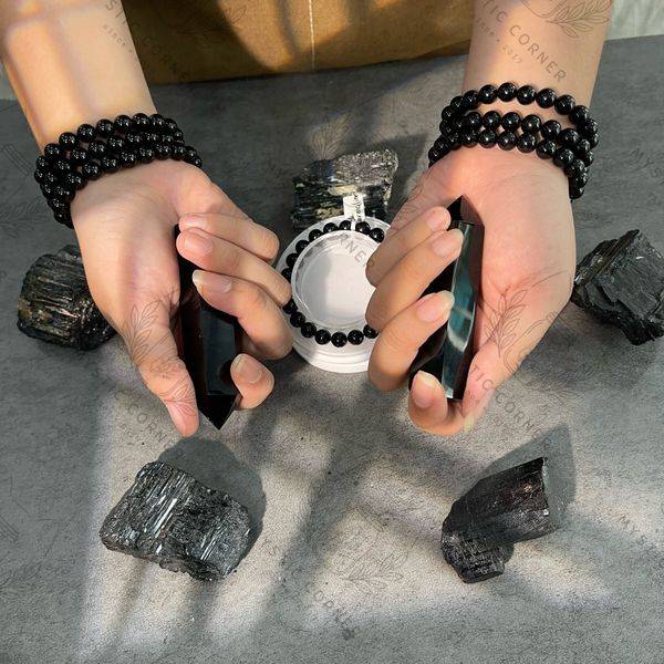 Đeo Vòng Black Tourmaline Tay Nào Cho Hiệu Quả?