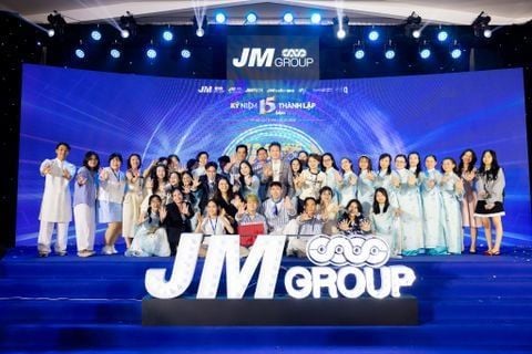 15주년 - JM 그룹의 열정에서 성공까지의 여정