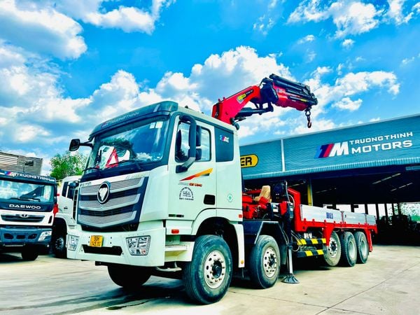 Thaco gắn cẩu