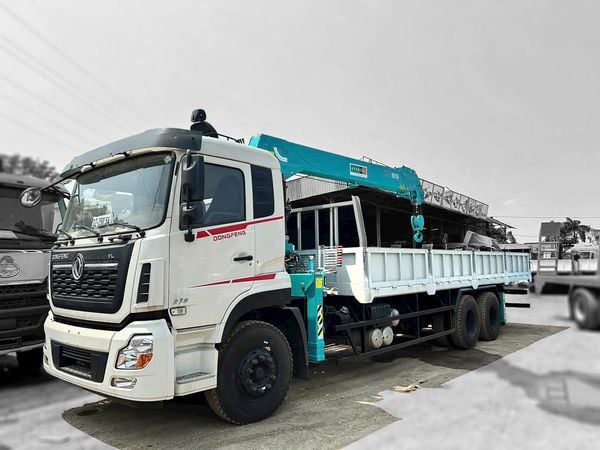 Xe tải gắn cẩu Hyundai Everdigm 8 tấn