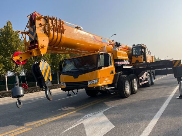 So sanh cẩu 85 tấn