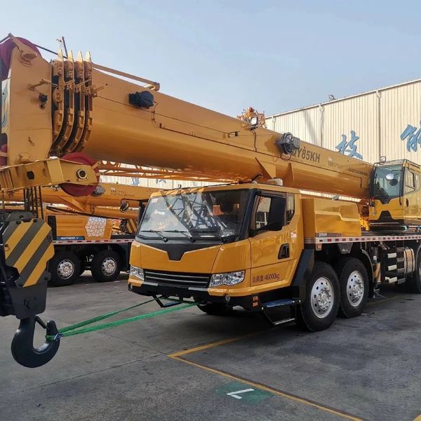 So sanh cẩu 85 tấn Qy85