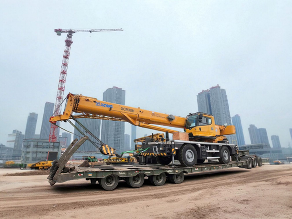 Cẩu lốp 4x2 XCMG 30 tấn XCR30H