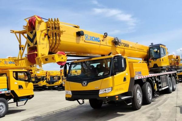 Cẩu lốp 70 tấn XCMG QY7070KH