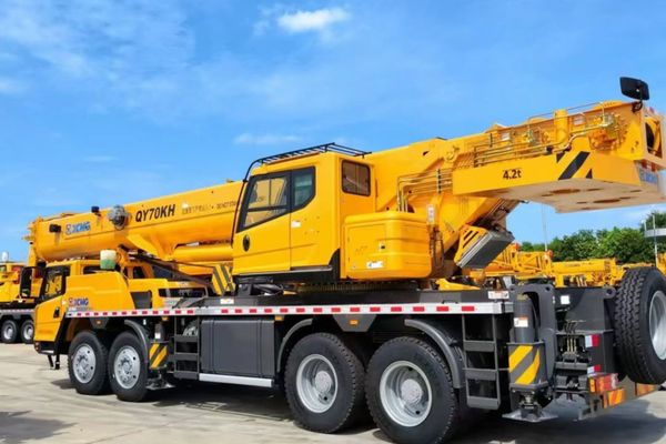 Xe Cẩu bánh lốp 70 tấn XCMG QY7070KH