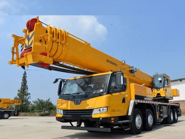 Cẩu lốp 50 tấn XCMG QY50KD