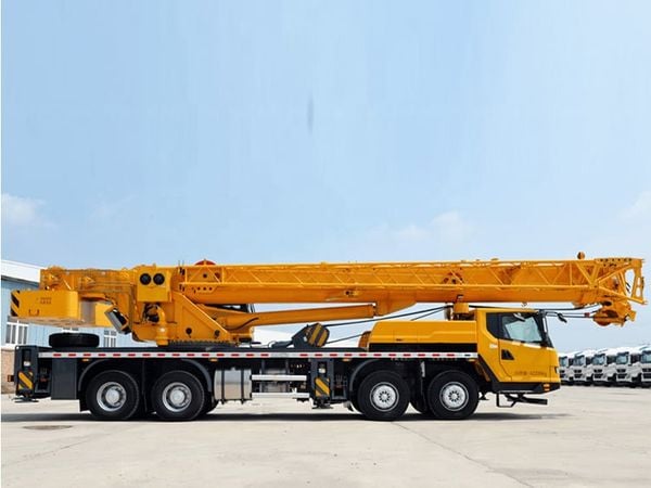 Cẩu lốp 50 tấn XCMG