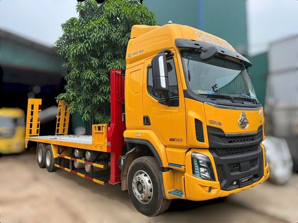 Chenglong 3 chân nâng đầu chở máy nóc thấp màu vàng