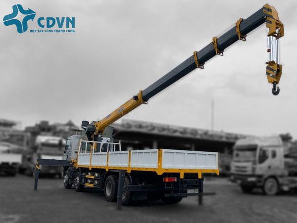 Lợi ích Chenglong WLW5310 gắn cẩu 12 tấn XCMG SQS300-5
