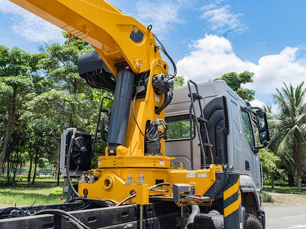 Bệ cẩu Xe cẩu tự hành 16 tấn XCMG SQS400-5