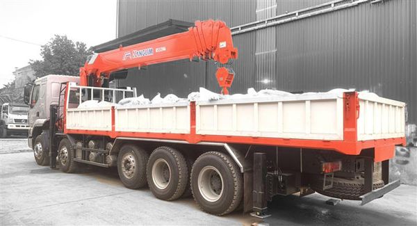 Xe tải cẩu 15 tấn Chenglong LZ1340 gắn Kanglim KS5206